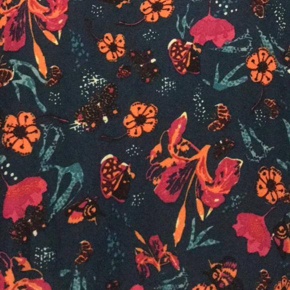 Lularoe Irma Size XS NWT - Picture 2 of 2